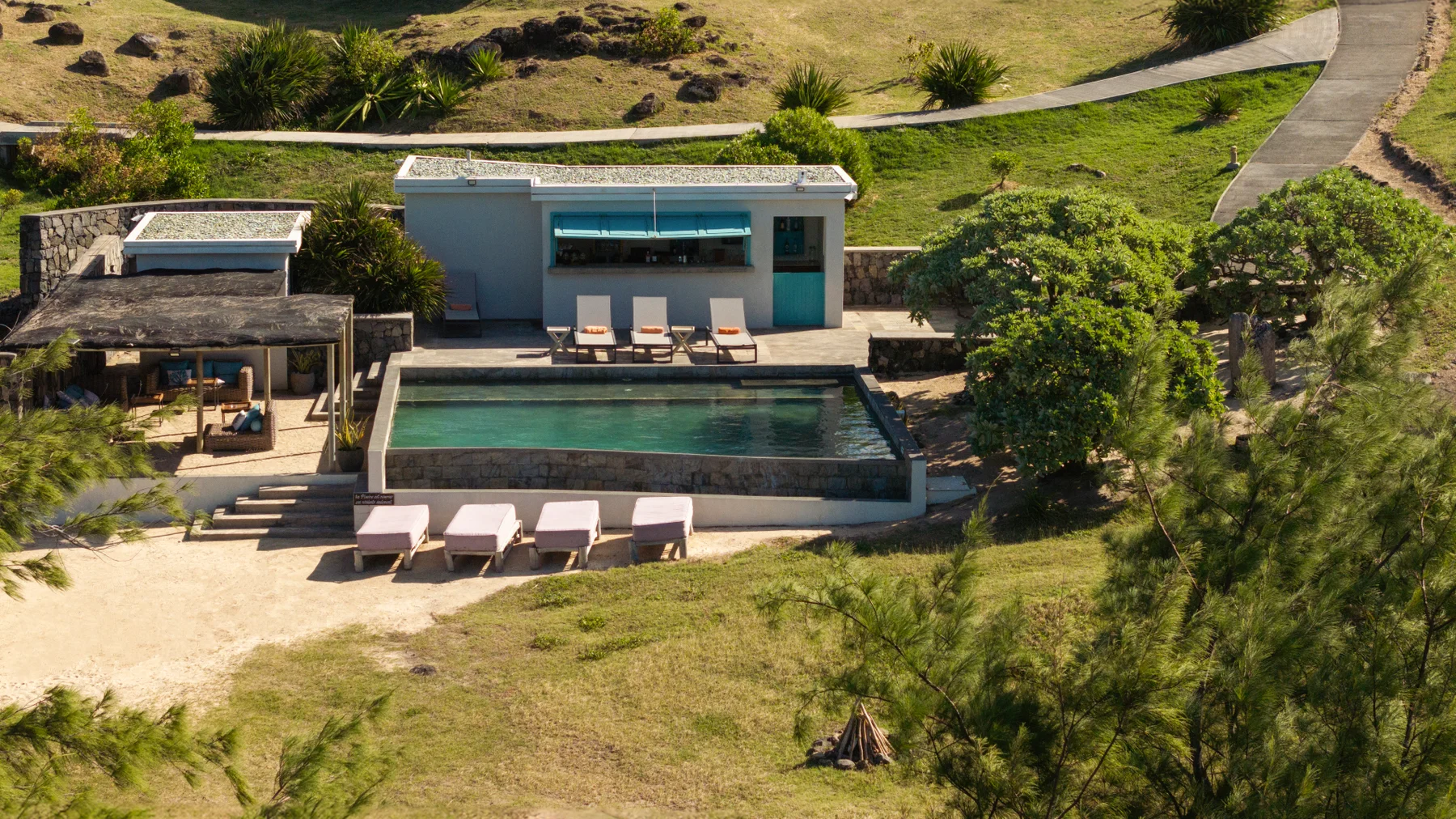 Constance Tekoma, Rodrigues-1